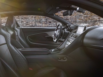 Aston Martin Vantage i DBS Superleggera 007